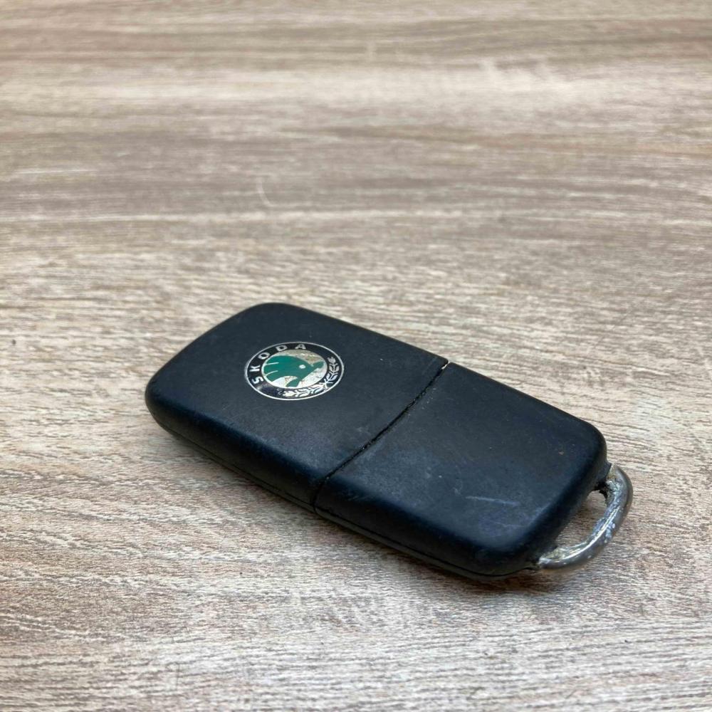 Skoda  Black Ignition key/card Skoda Octavia Mk1 (1U)