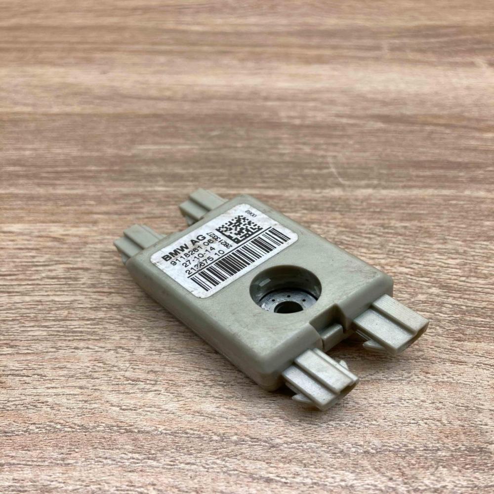 9118261 9118261 06  Aerial antenna amplifier BMW 7 F01 F02 F03 F04