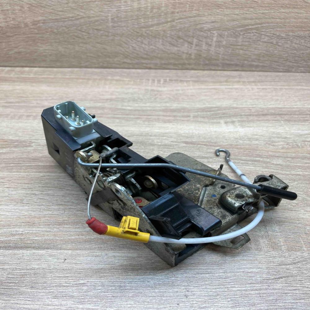 8166245 Main  Rear door lock BMW 5 E39