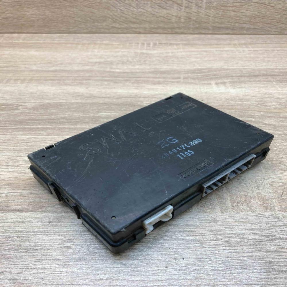 284912L900 7705  Fuse module Nissan Almera