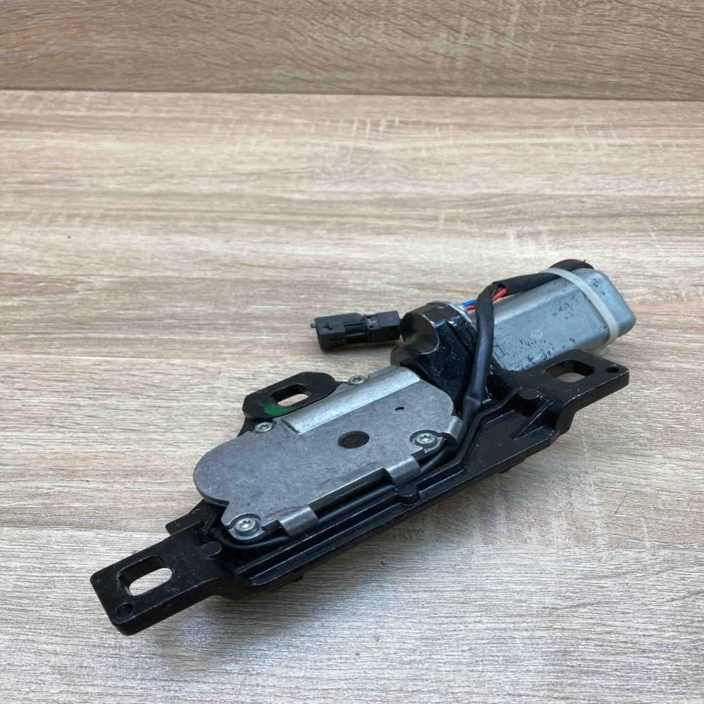 7129931 7129931 02  Tailgate/trunk/boot lock/catch/latch BMW 5 E60 E61