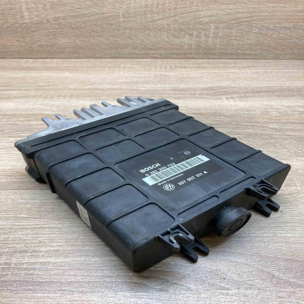 357907311A 0261200752  Engine control unit/module ECU Volkswagen PASSAT B3