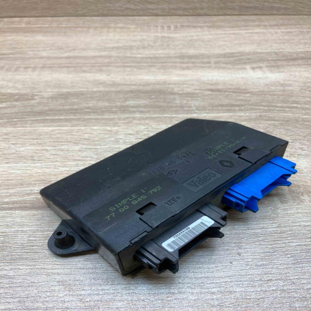7700845792 738 46 847  Comfort/convenience module Renault Laguna I