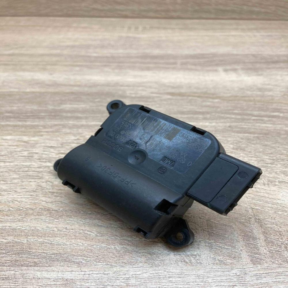 1K0907511C 0132801336  Air flap motor/actuator Volkswagen Golf V