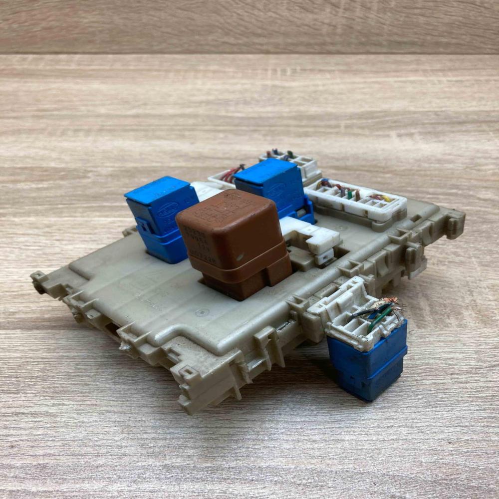 24350 5M300 0927001  Fuse module Nissan Almera N16