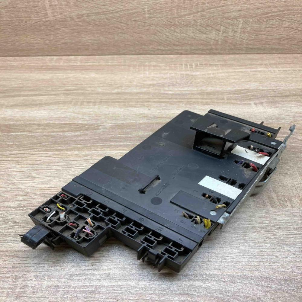 P7700411319C 7700415565  Fuse module Renault Clio II