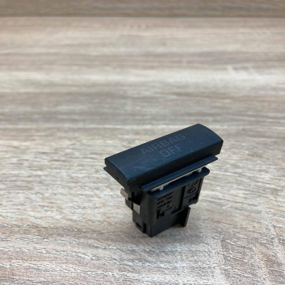 1Z0919235B 151 07  Passenger airbag on/off switch Skoda Octavia Mk2 (1Z)
