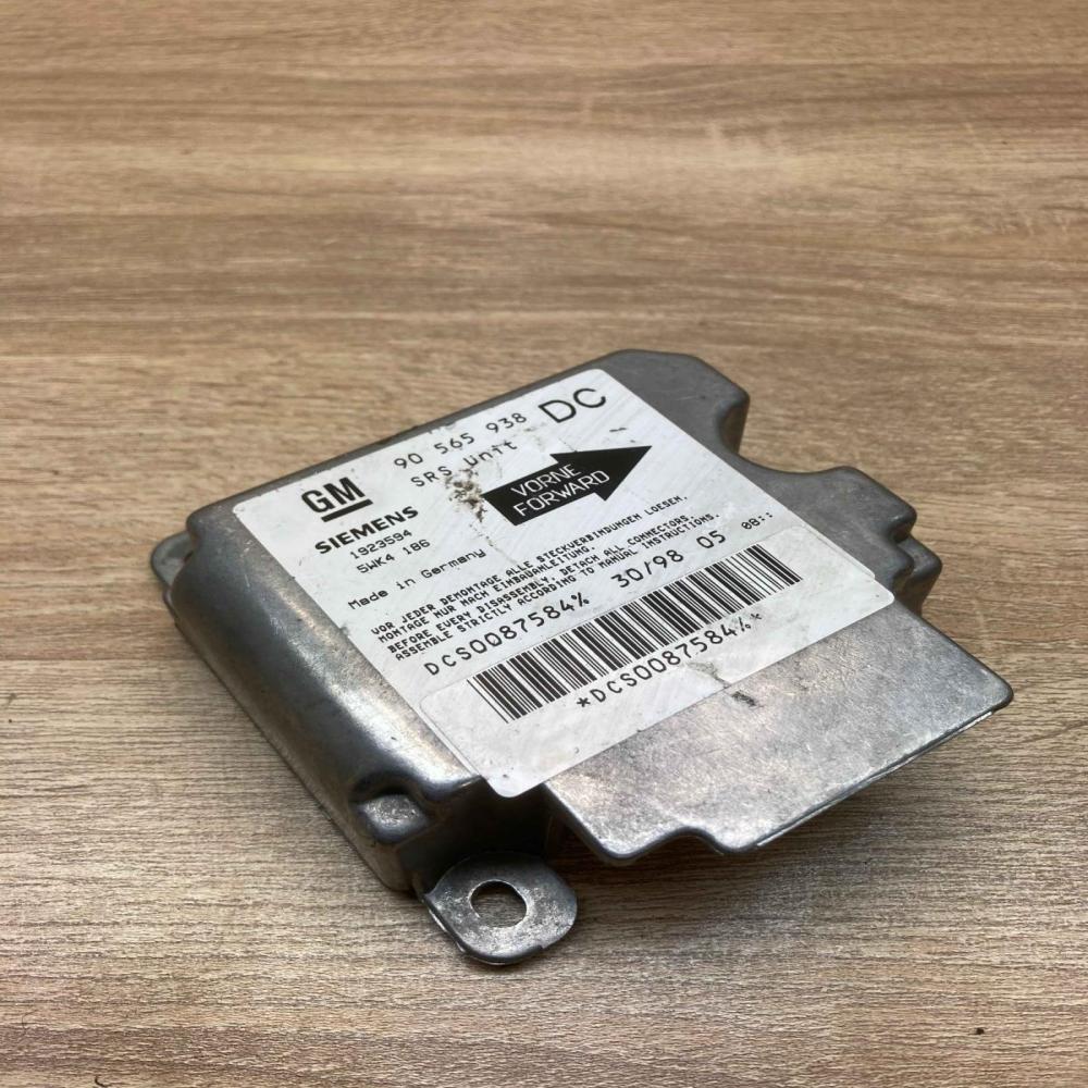 90565938 5WK4186 Used Airbag control unit/module Opel Omega B1