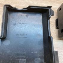 7703397332   Fuse box cover Renault Megane I