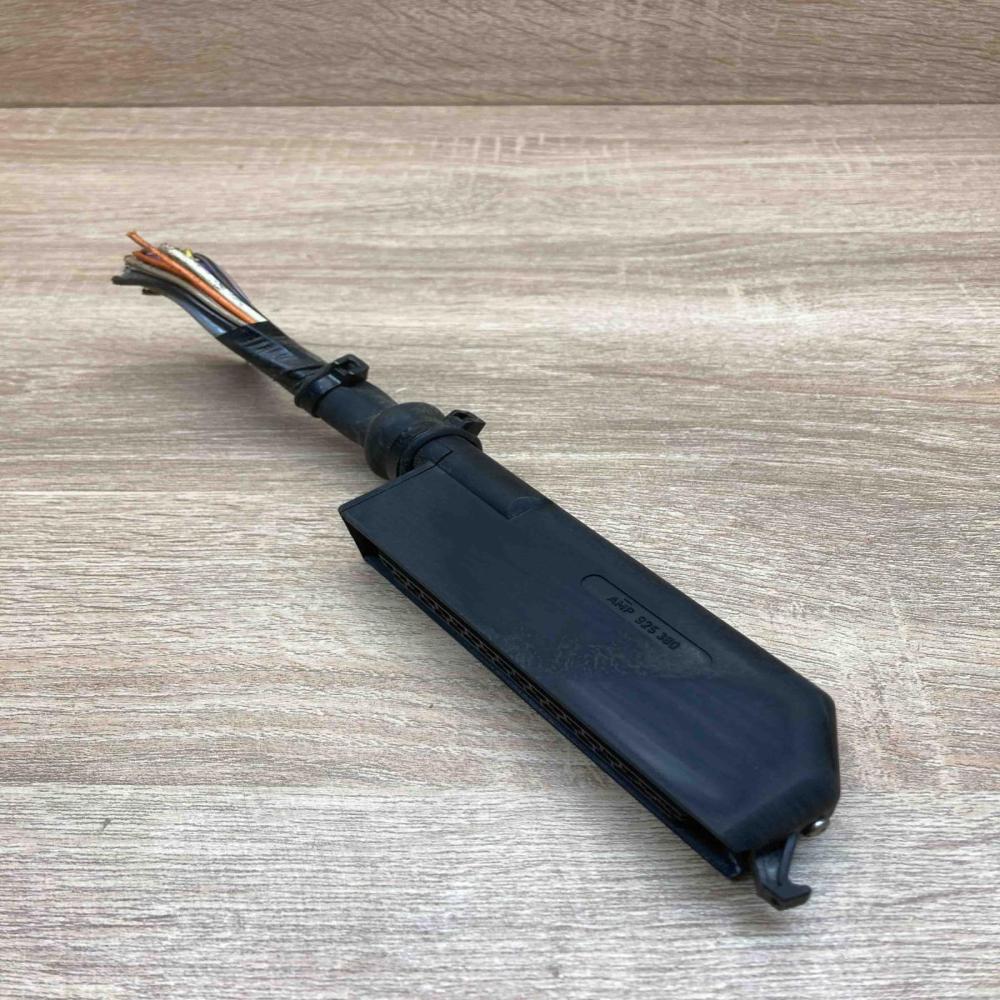 925380   Plug wire Maserati 228