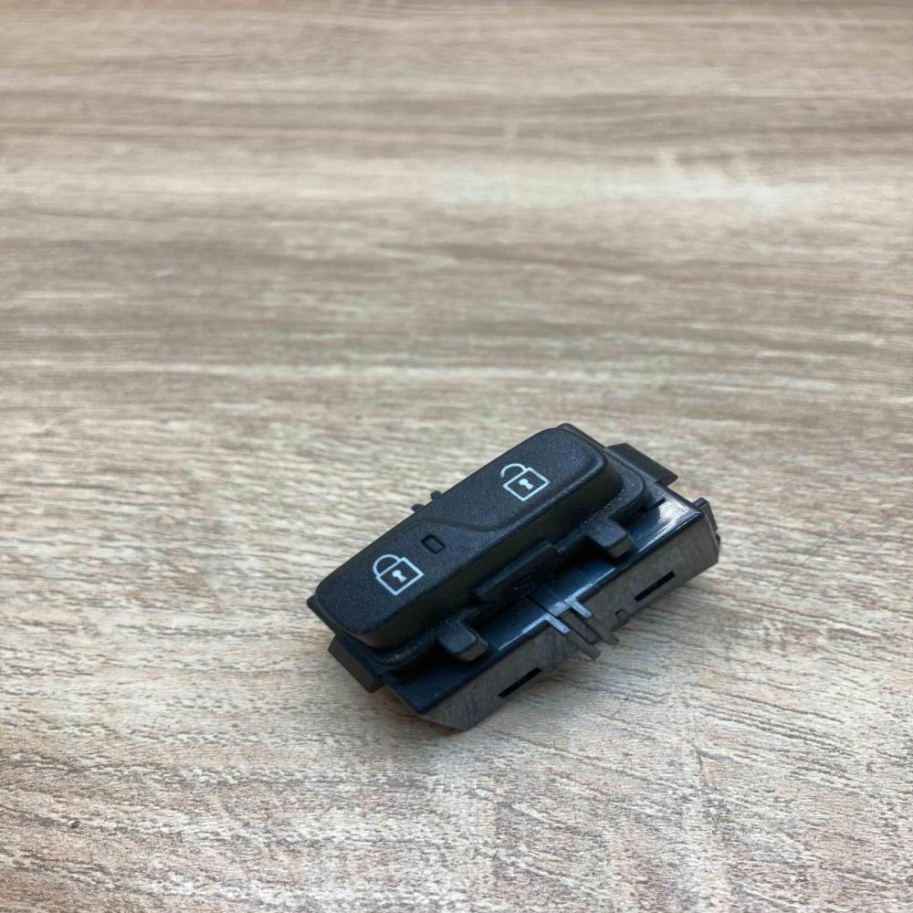 31318990 10W483  Central locking switch button Volvo S60