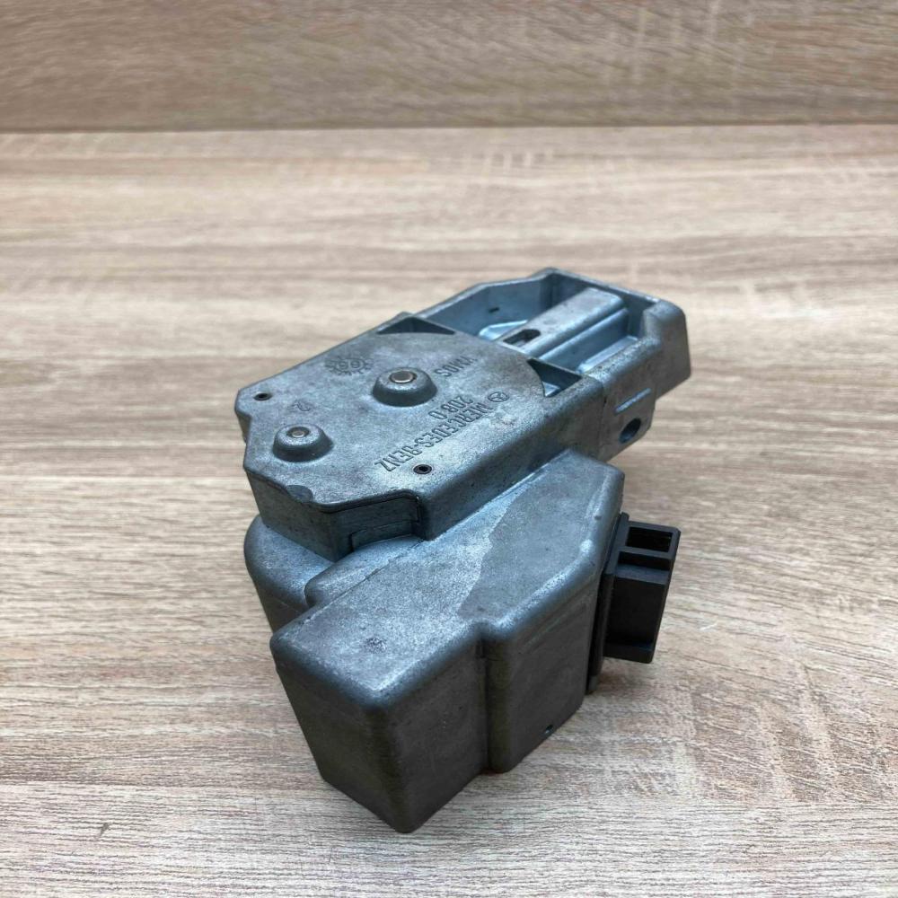 4014627010401101   Steering wheel lock Mercedes-Benz C W202