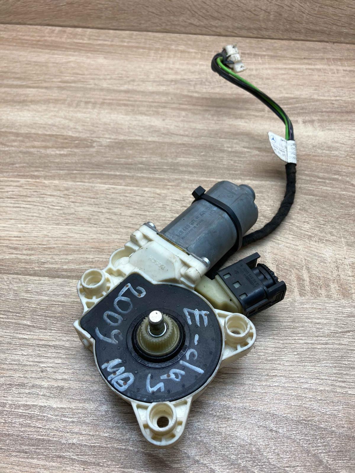 A2118203042 0130821971  Front door window regulator motor Mercedes-Benz E W211