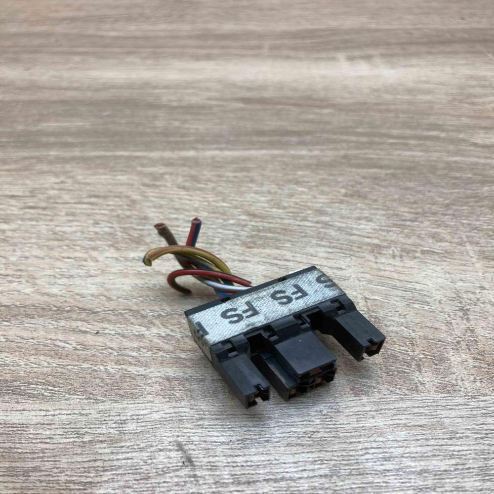 927529  Black Plug wire Audi 80 90 S2 B4