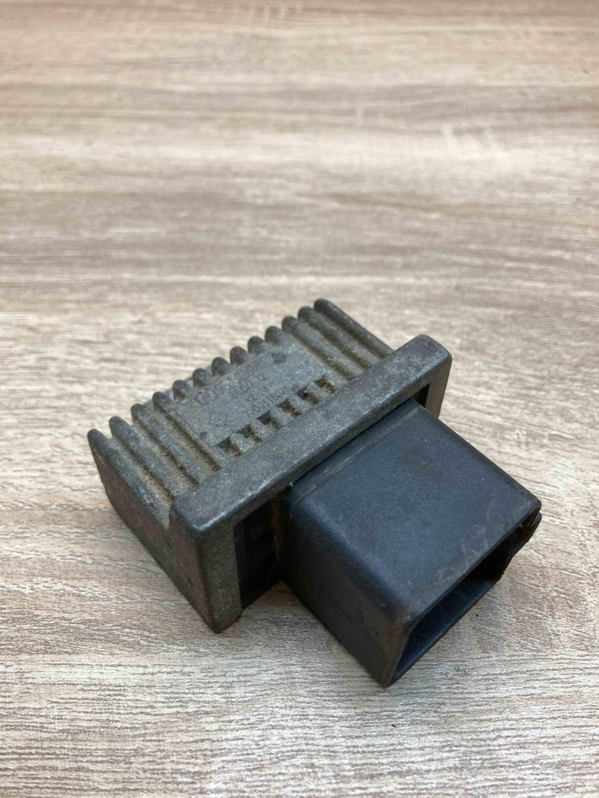 7700115079   Glow plug pre-heat relay Renault Clio II