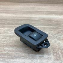 31272013 10W471  Electric window control switch Volvo S60