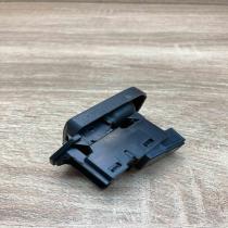 31272013 10W471  Electric window control switch Volvo S60