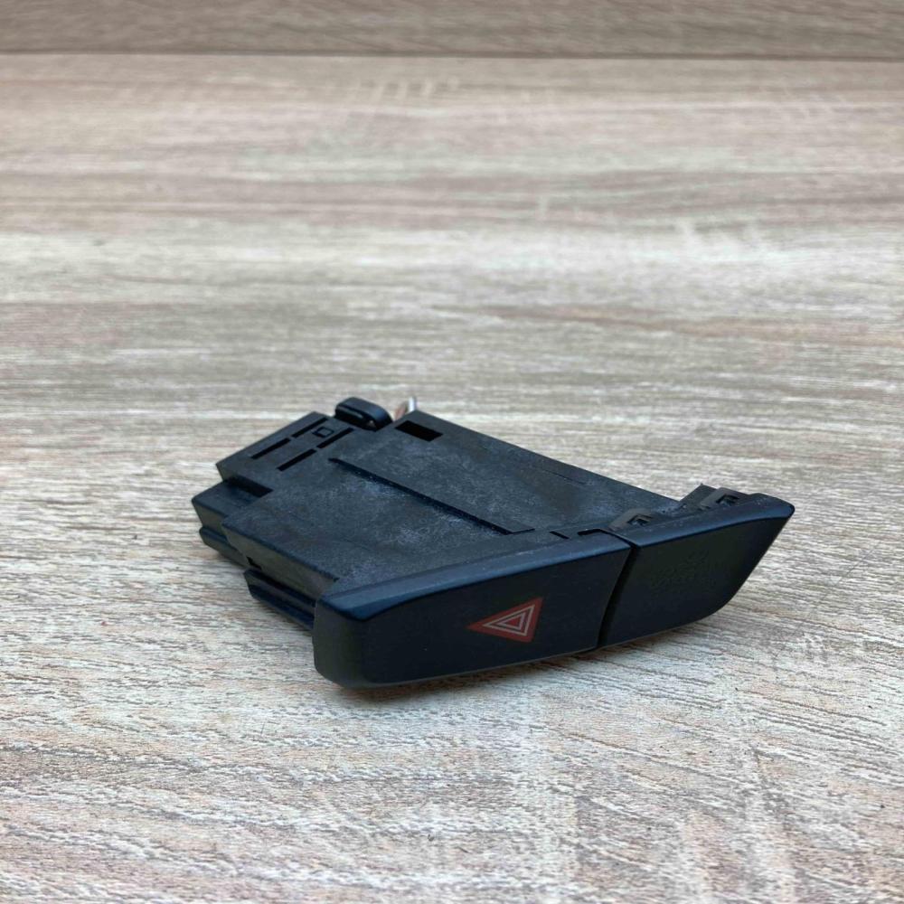 8K1941509A 211 246 000  Hazard light switch Audi A4 S4 B8 8K