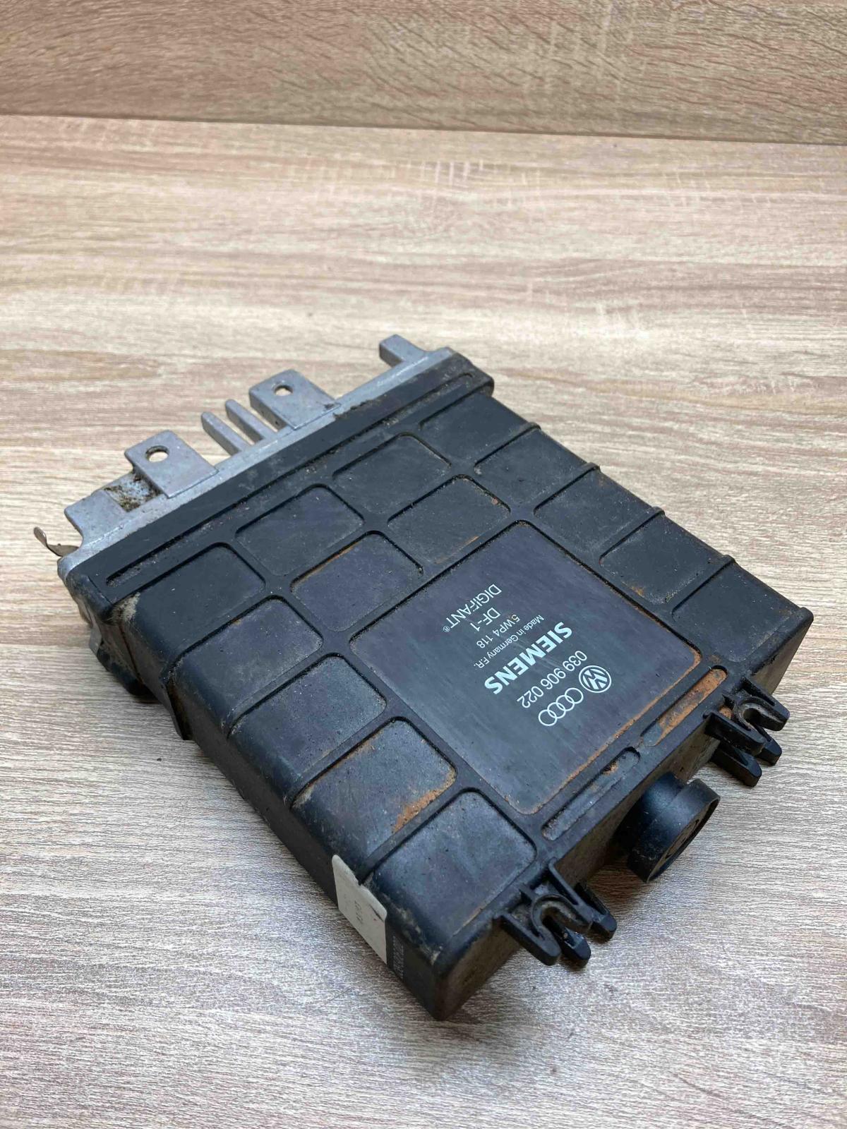 039906022 5WP4118 Used Engine control unit/module ECU Audi 80 90 S2 B4