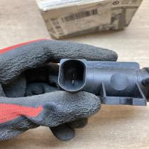 1K0906627D   Valve vacuum Volkswagen Sharan
