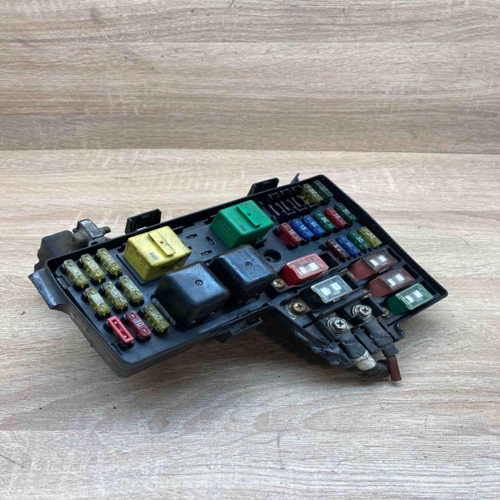 YQE102190 121315082598  Fuse box set Rover 620