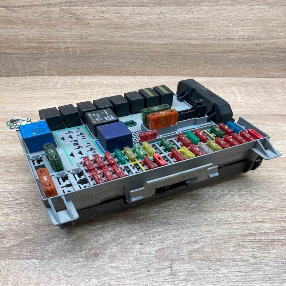 90504534   Fuse module Opel Vectra B