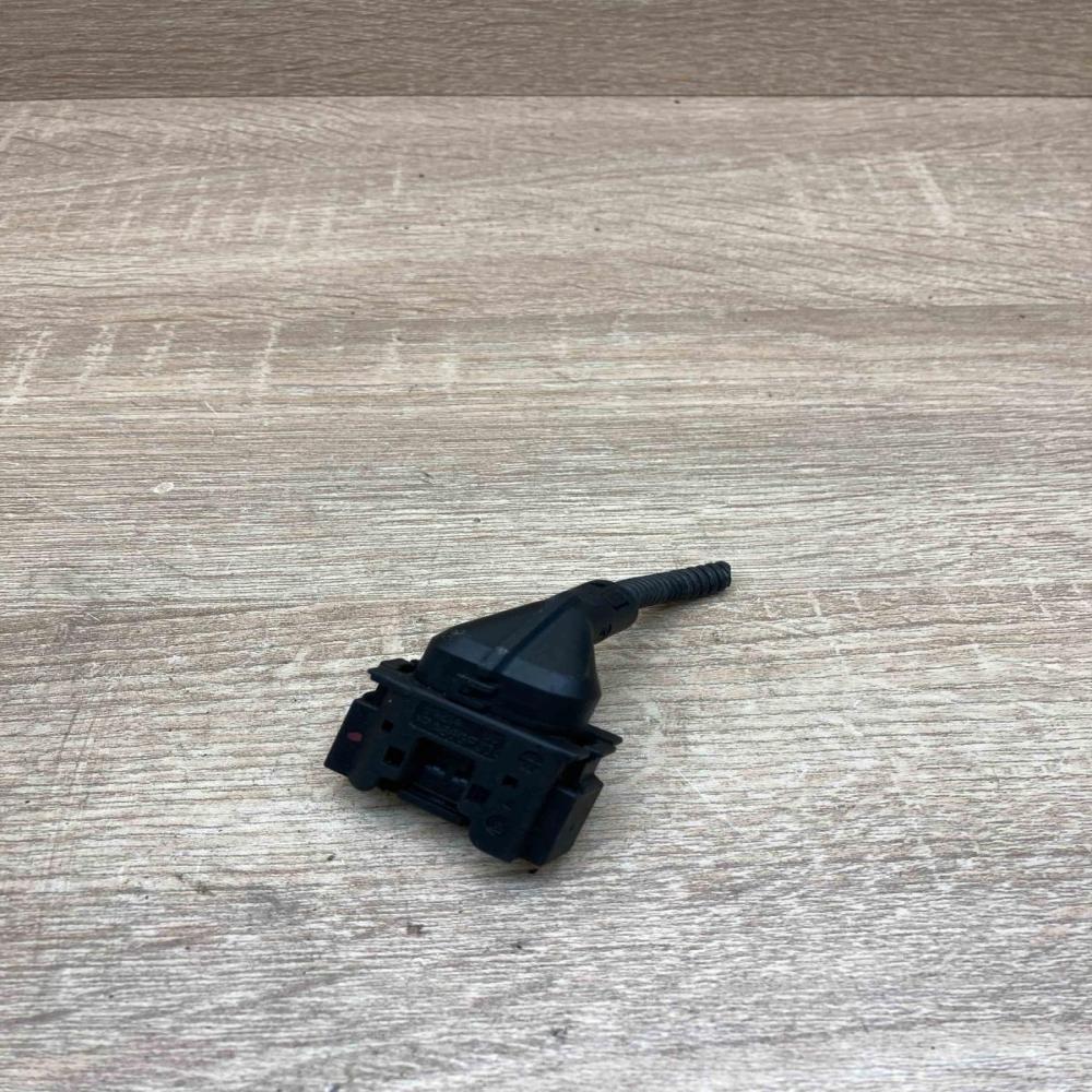 7789318 64214 00  Plug wire BMW 5 E60 E61
