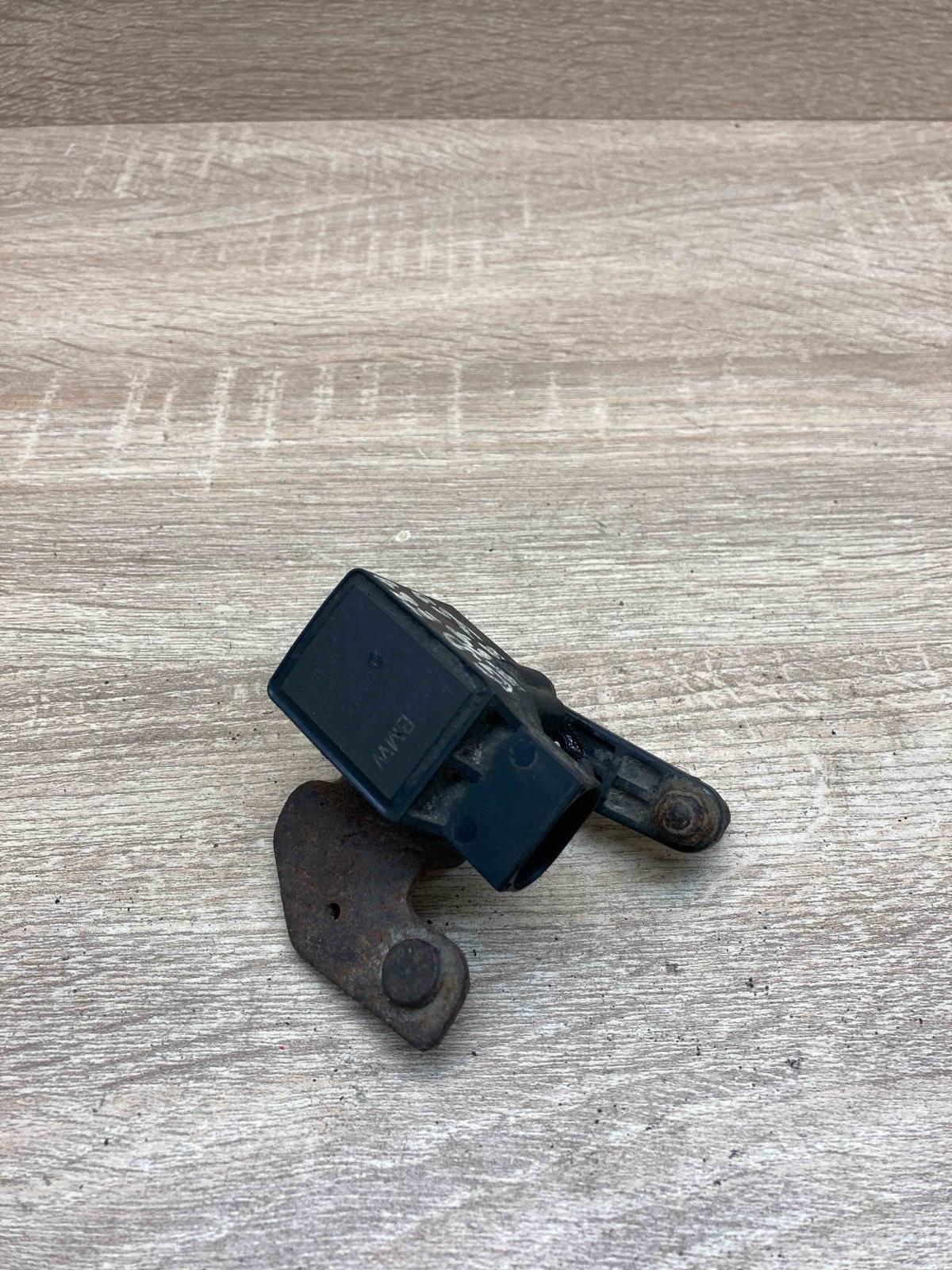 1093699   Headlight/headlamp level sensor BMW 5 E60 E61