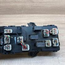 82641 05010 05810520  Fuse module Toyota Avensis T250