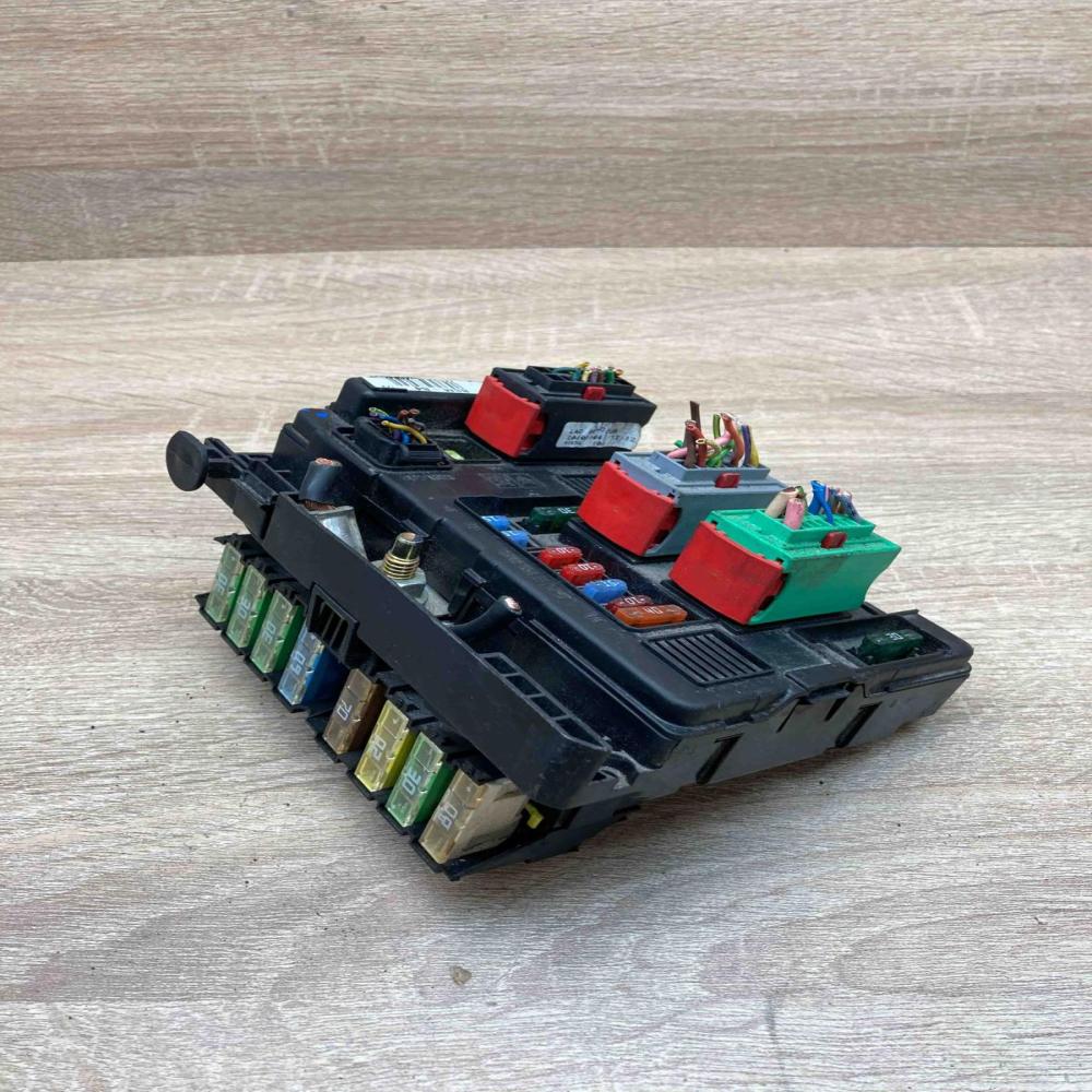 9643498780 22102004  Fuse module Peugeot 206