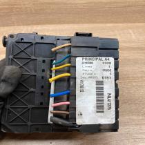 9643498780 22102004  Fuse module Peugeot 206