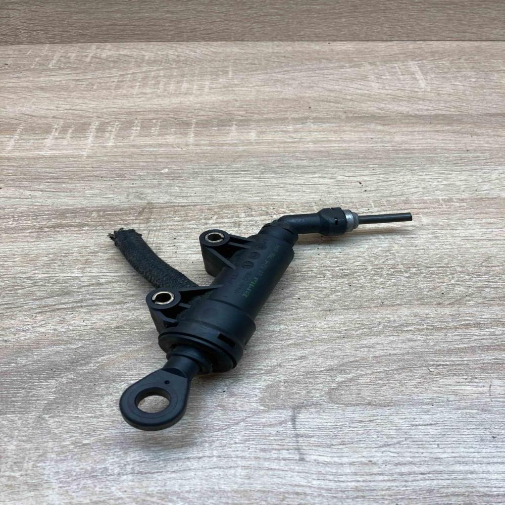 6756694   Clutch master cylinder BMW 5 E39