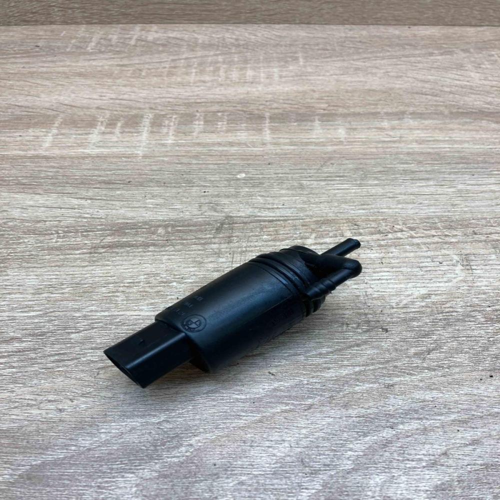 8377612   Windscreen/windshield washer pump BMW 5 E39