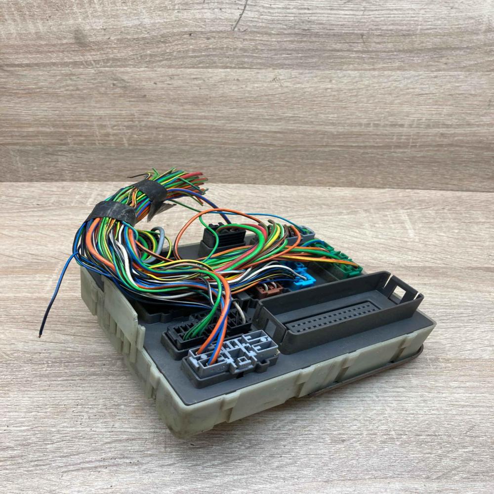 518251806 98AG14A073CG  Fuse module Ford Focus