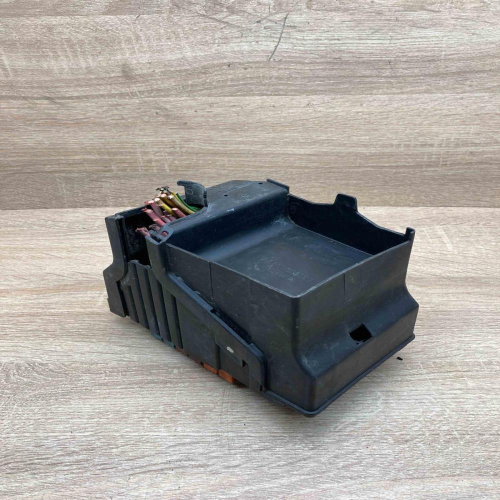 8200003059 318003100 Used Fuse module Renault Laguna II