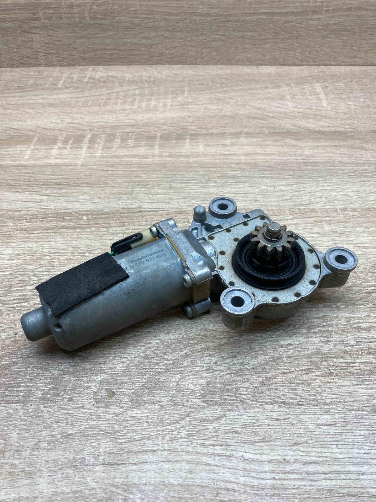 186447 000 0130821604  Front door window regulator motor Volvo 850