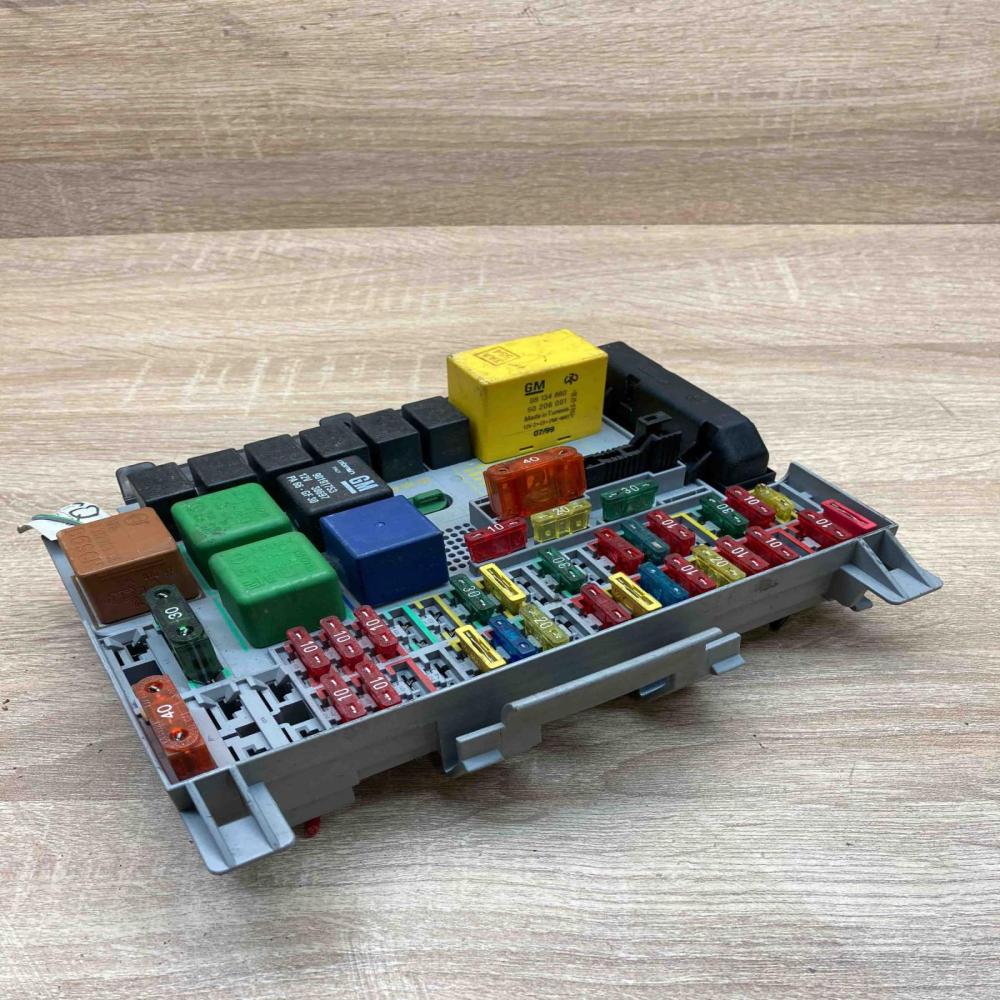 90504534 Used  Fuse module Opel Vectra B