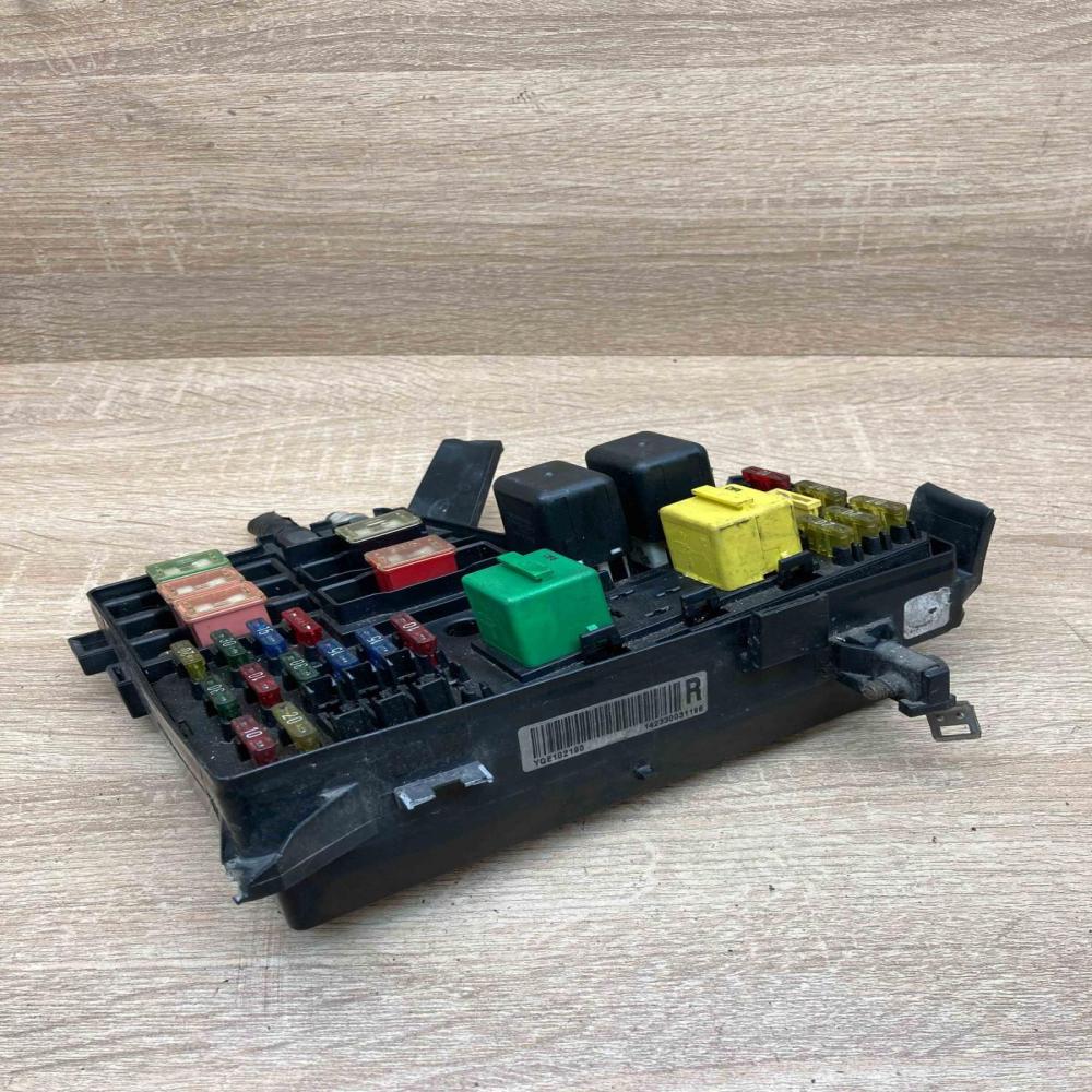 YQE102190 142330031198  Fuse box set Rover 620