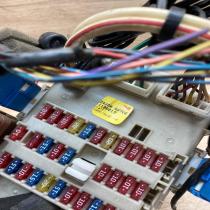 24350 AV700 1126012  Fuse module Nissan Primera