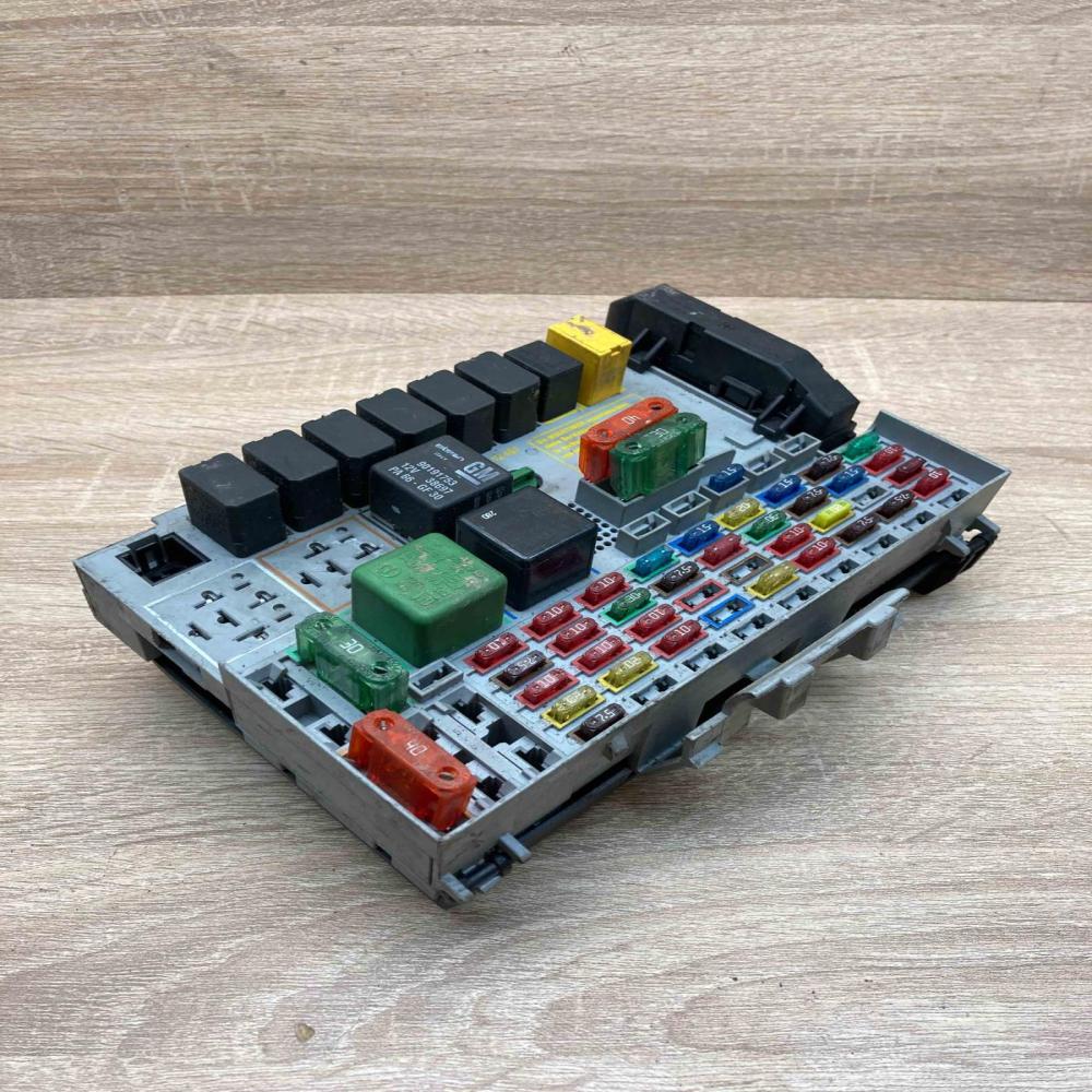 24412497 24431677  Fuse module Opel Zafira A
