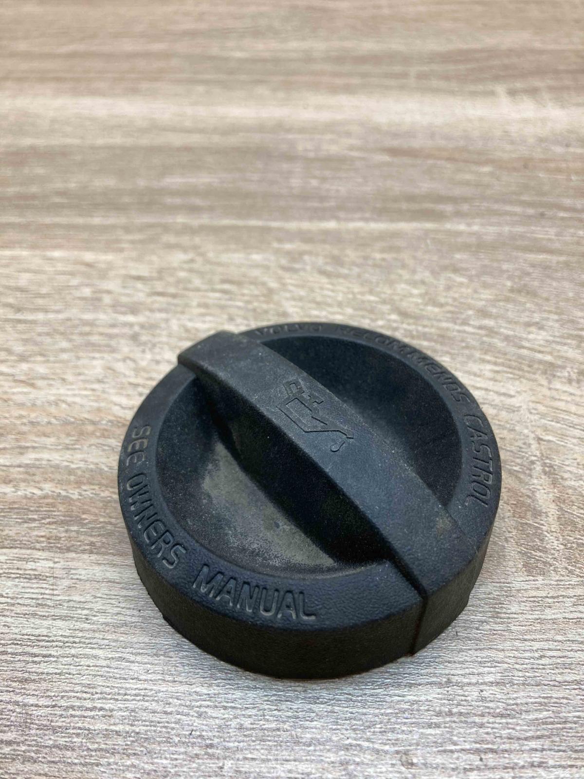 Volvo   Oil filler cap Volvo S40