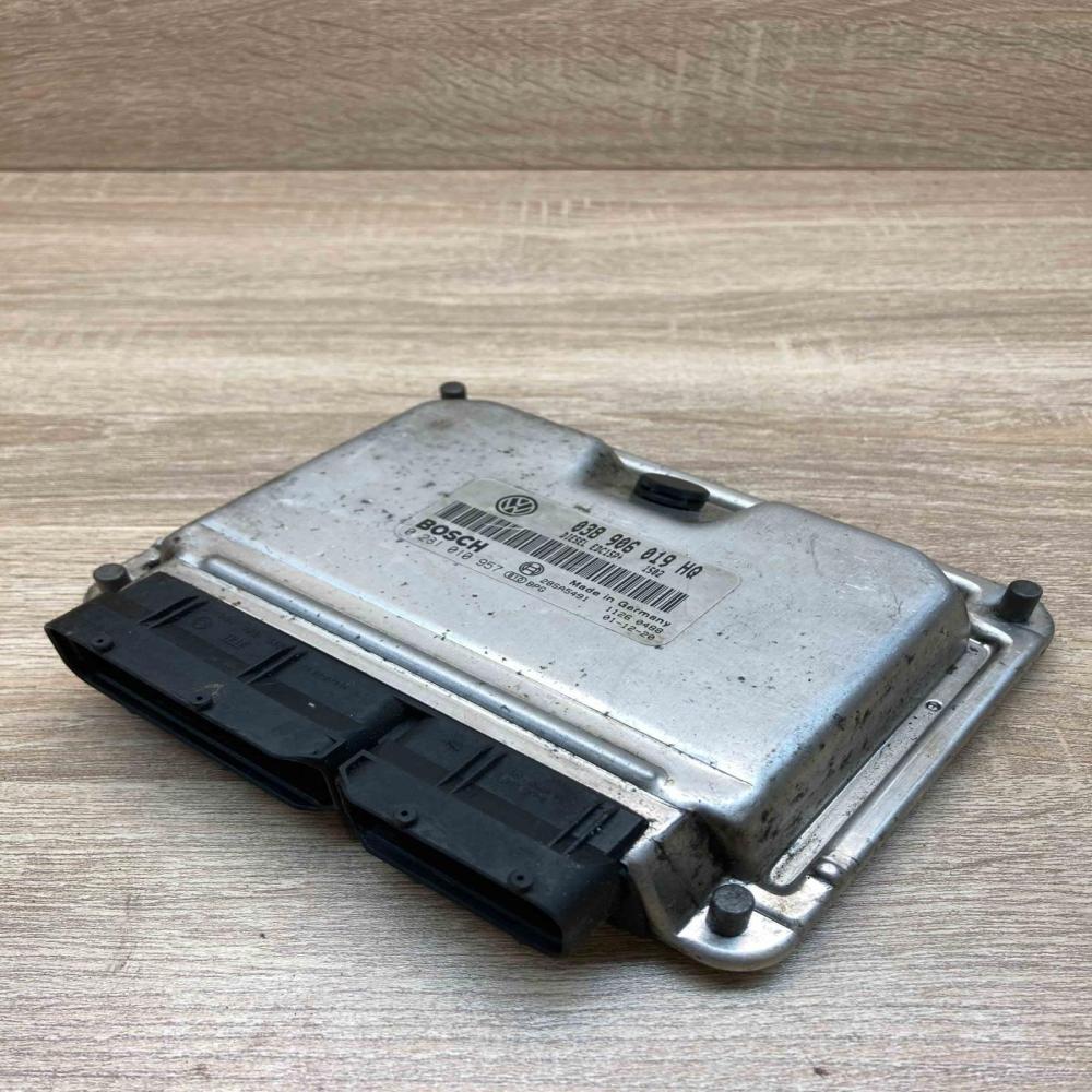 038906019HQ 0281010957  Engine control unit/module ECU Seat Ibiza III (6L)
