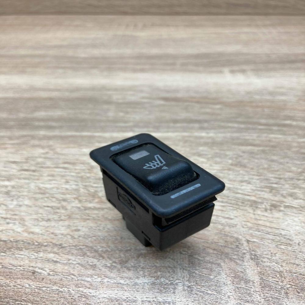261246   Seat heating switch Nissan Almera N16