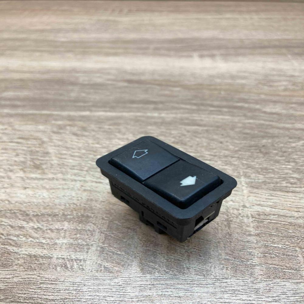 8352148   Electric window control switch BMW 7 E38