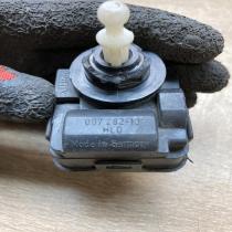 007282 007282 13  Headlight level adjustment motor Audi A6 S6 C4 4A