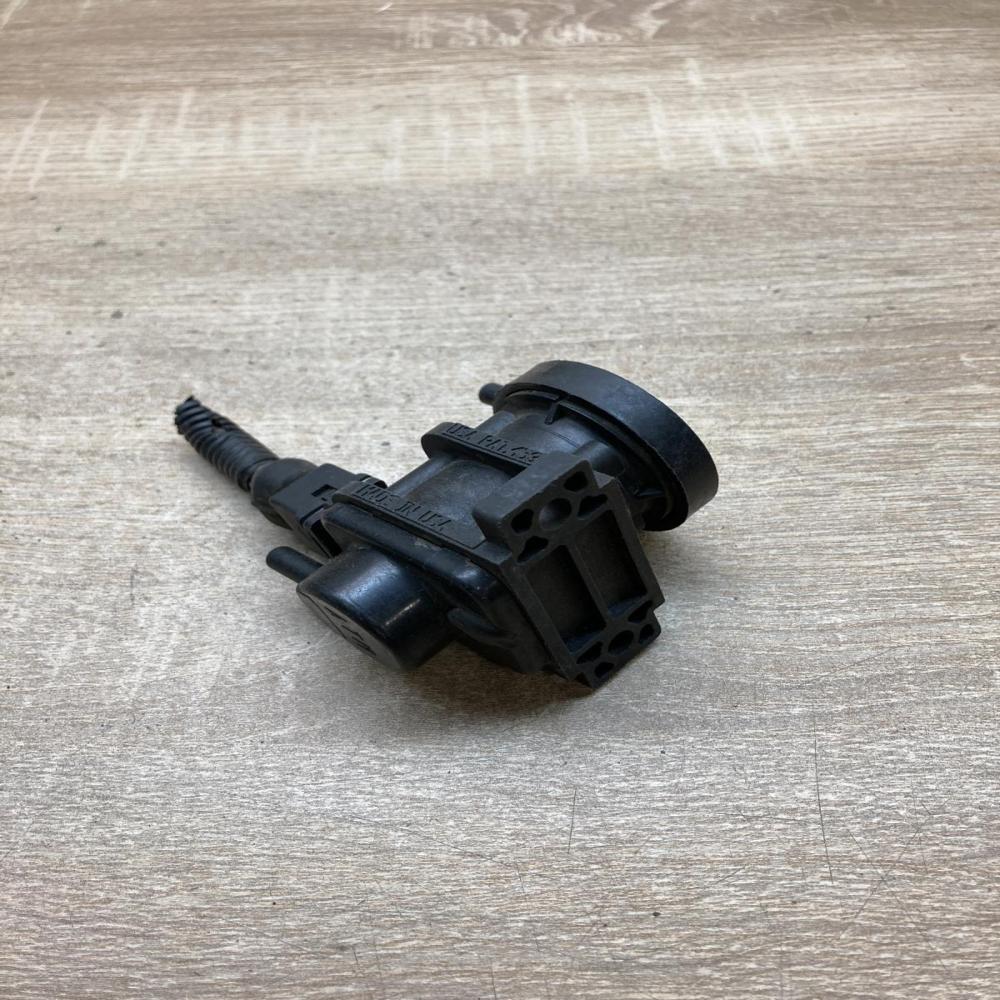 7700874764   Turbo solenoid valve Volvo S40, V40