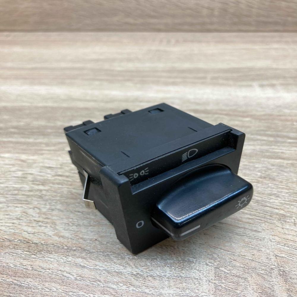 1398417 501 451  Light switch Volvo 850