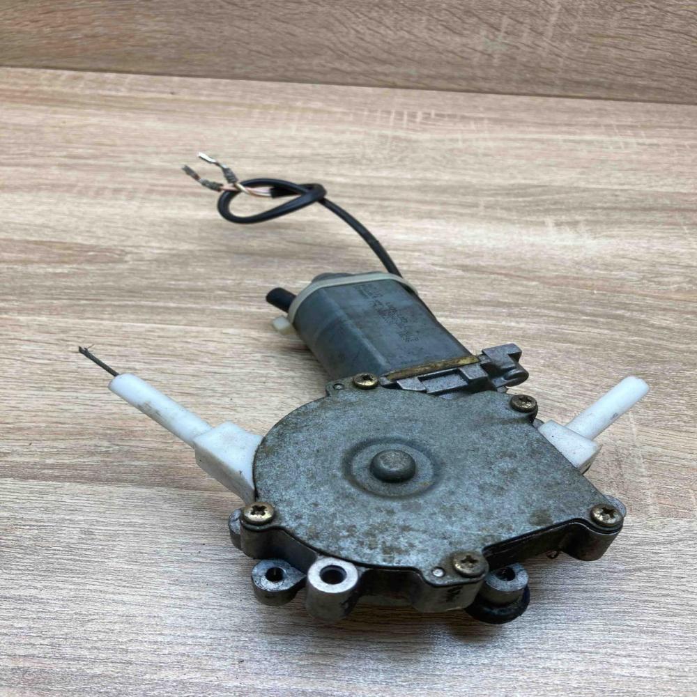 467115 774 30012 31  Front door electric window regulator Volvo 440