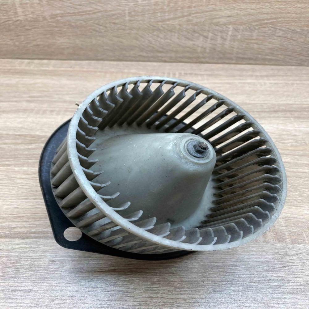 162500 3040   Heater fan/blower Mitsubishi Space Wagon