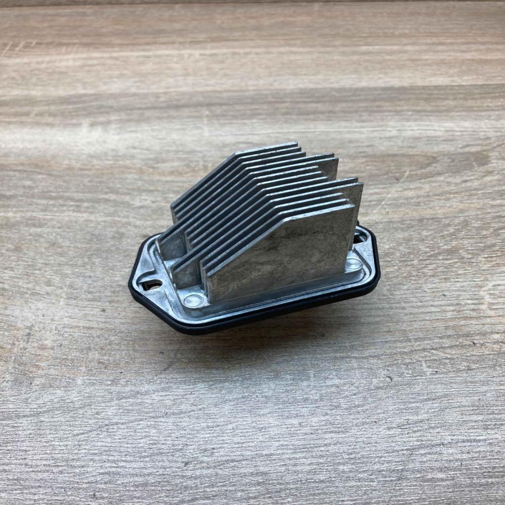 PM010010B HB180GJ6A  Heater blower motor/fan resistor Mazda 6